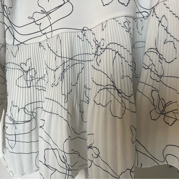 Ann Taylor butterfly blouse size large - Picture 8 of 8